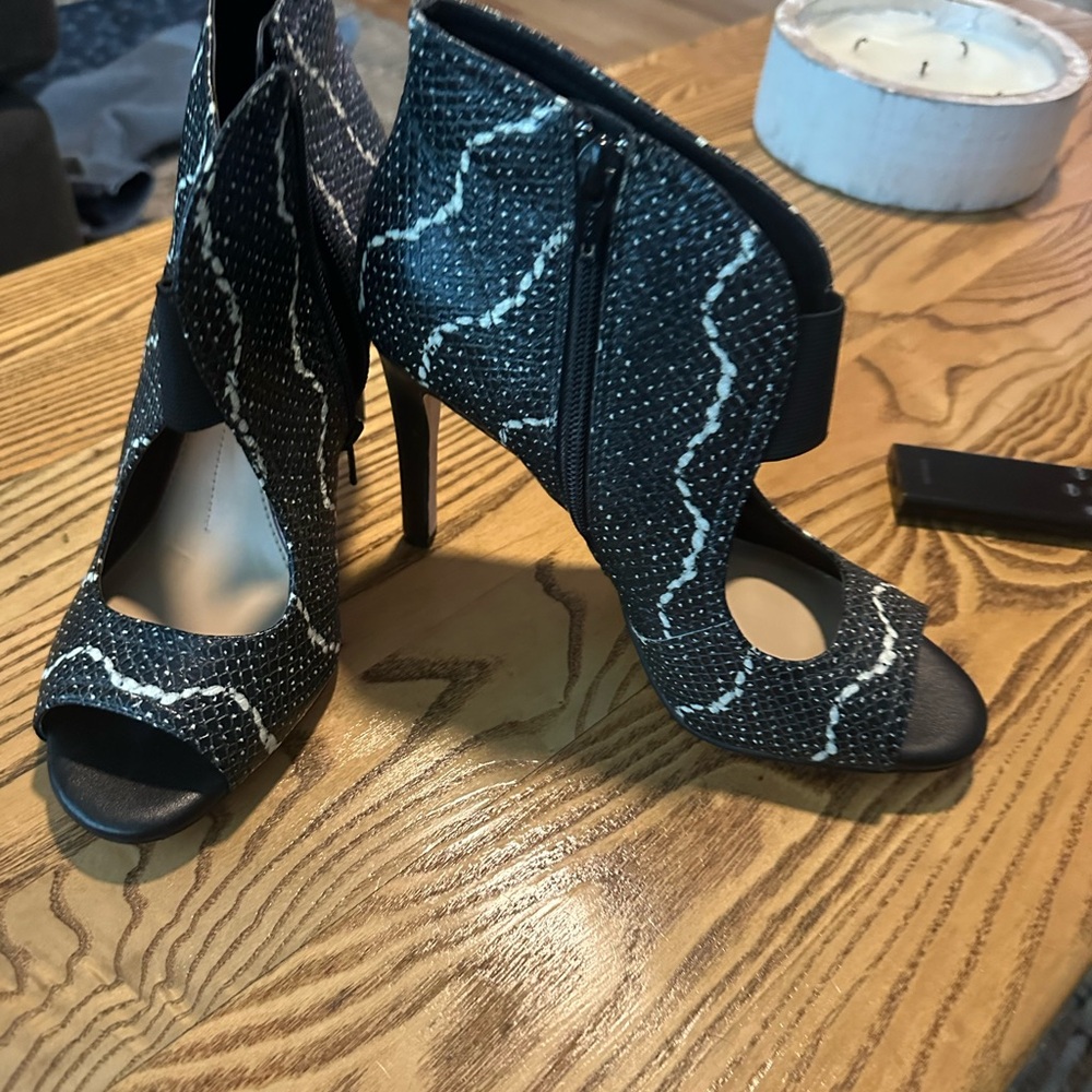 Giani Bernini Black and White Textured Heels